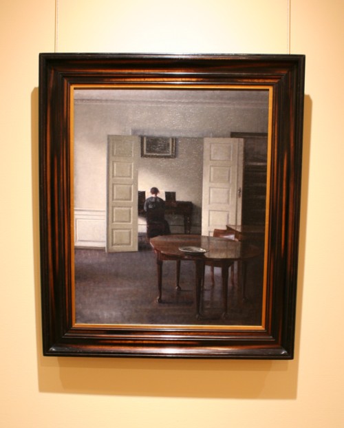 ヴィルヘルム・ハンマースホイ《ピアノを弾くイーダのいる室内、ブレズゲーゼ２５番地》
