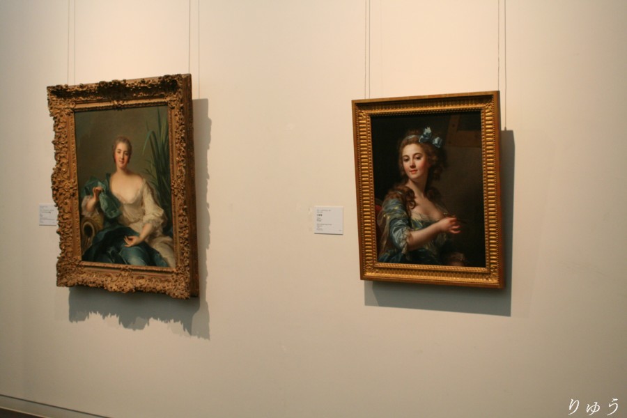 ジャン＝マルク・ナティエ《マリー＝アンリエット・ベルトロ・ド・プレヌフ夫人の肖像》、マリー＝ガブリエル・カペ《自画像》