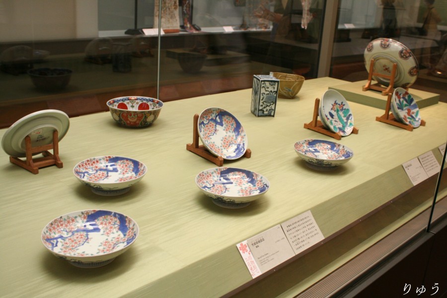 《色絵桜樹図皿（いろえおうじゅずさら）》　鍋島　江戸時代　１８世紀